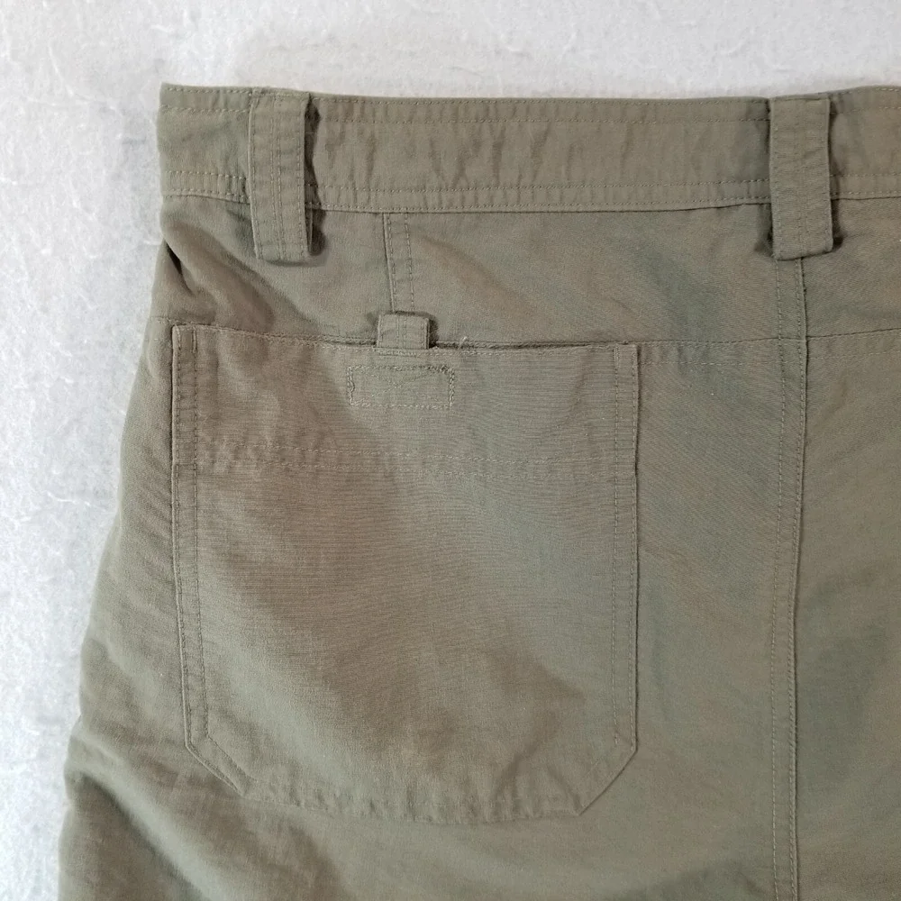 The North Face hiking shorts men's 38x8 khaki green outdoor security pocket